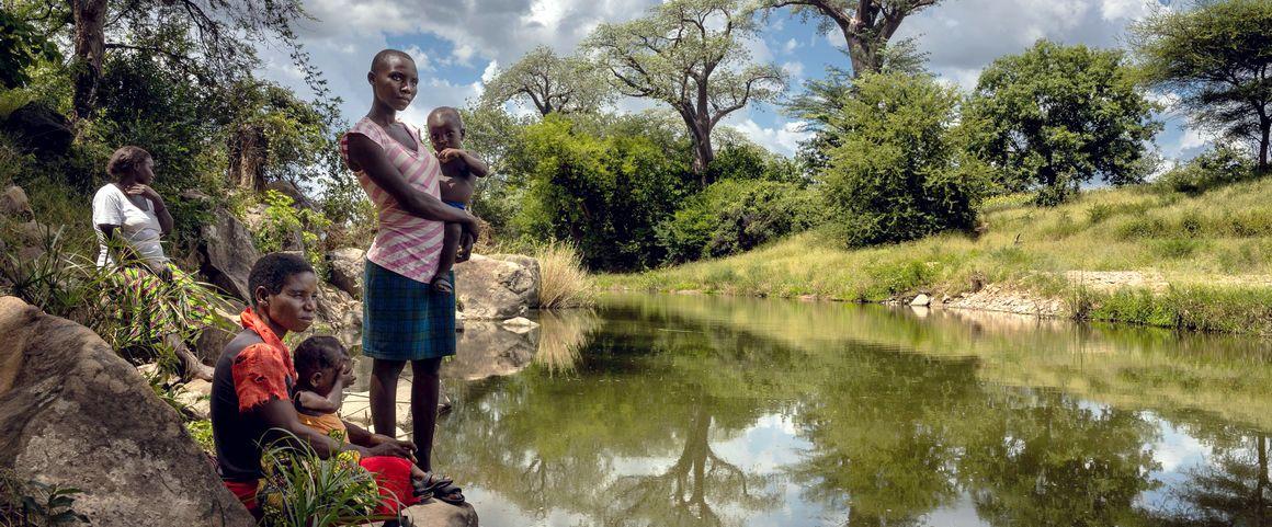 Bord de rivière dans la zone transfrontalière du Kavango-Zambèze. La plus grande zone de conservation de la nature de la planète est l’un des sites du programme de gestion durable de la faune sauvage (SWM Programme) © Brent Stirton-Getty Images for FAO, CIFOR, CIRAD, WCS